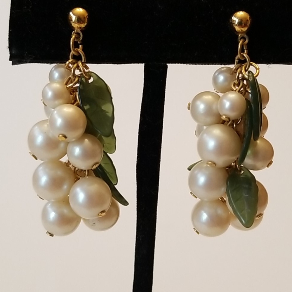 Vintage Pearl Cluster Earrings - Picture 1 of 2